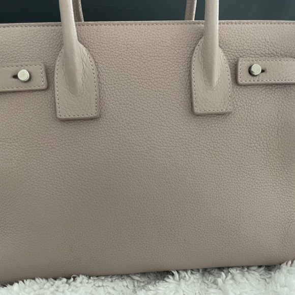 Saint Laurent Sac De Jour in Grained Leather (Baby) in color Poudre (soft mauve) - Picture 4 of 15